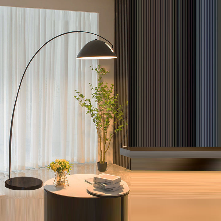 Lampe de sol contemporaine scandinave en métal de fer incurvé semi-circulaire avec un abat-jour en marbre pour salon 