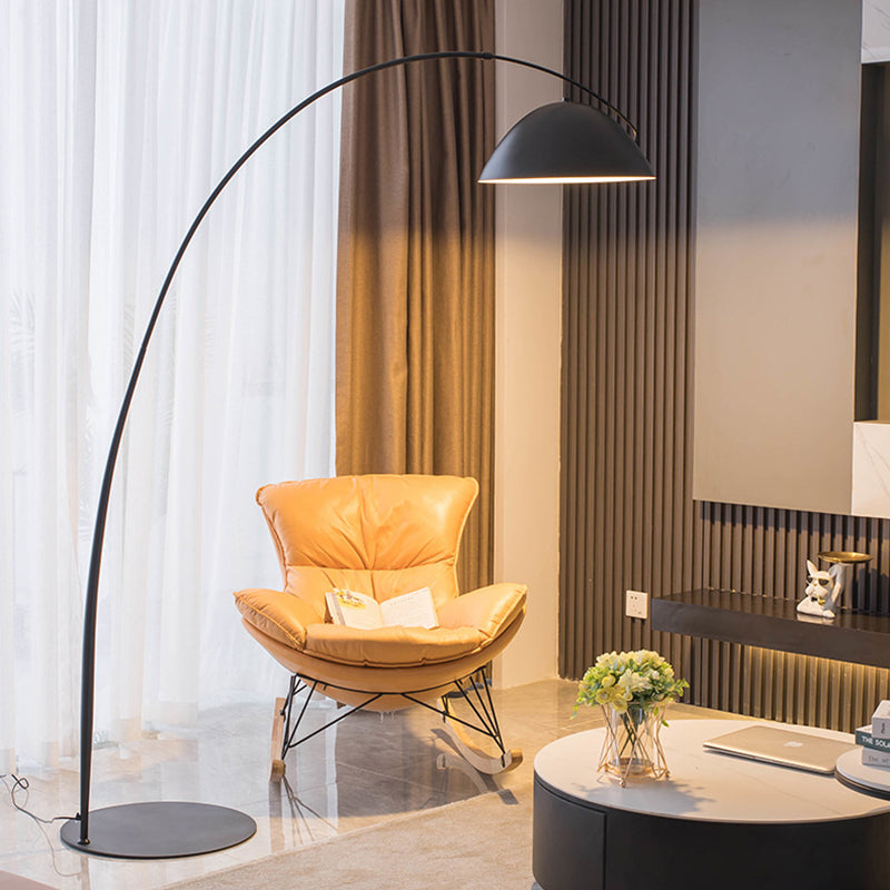 Lampe de sol contemporaine scandinave en métal de fer incurvé semi-circulaire avec un abat-jour en marbre pour salon 