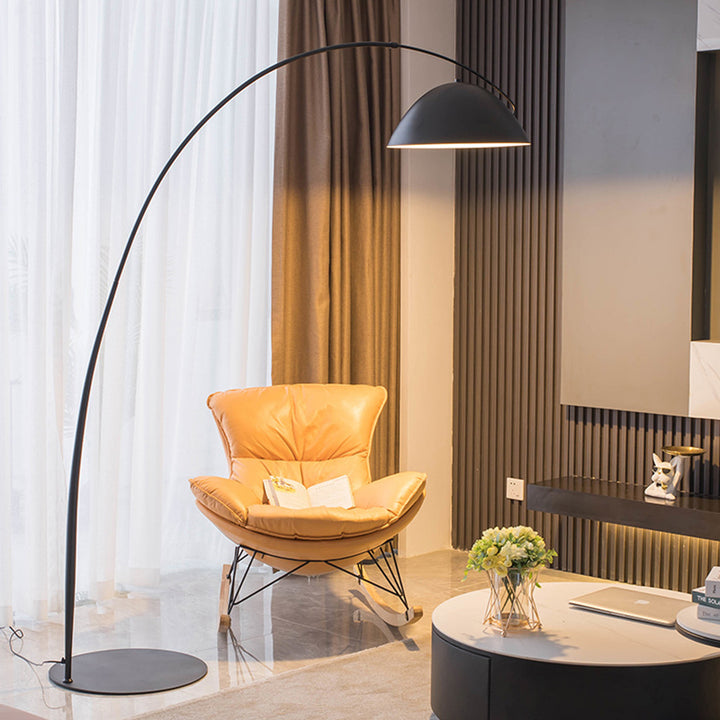 Lampe de sol contemporaine scandinave en métal de fer incurvé semi-circulaire avec un abat-jour en marbre pour salon 