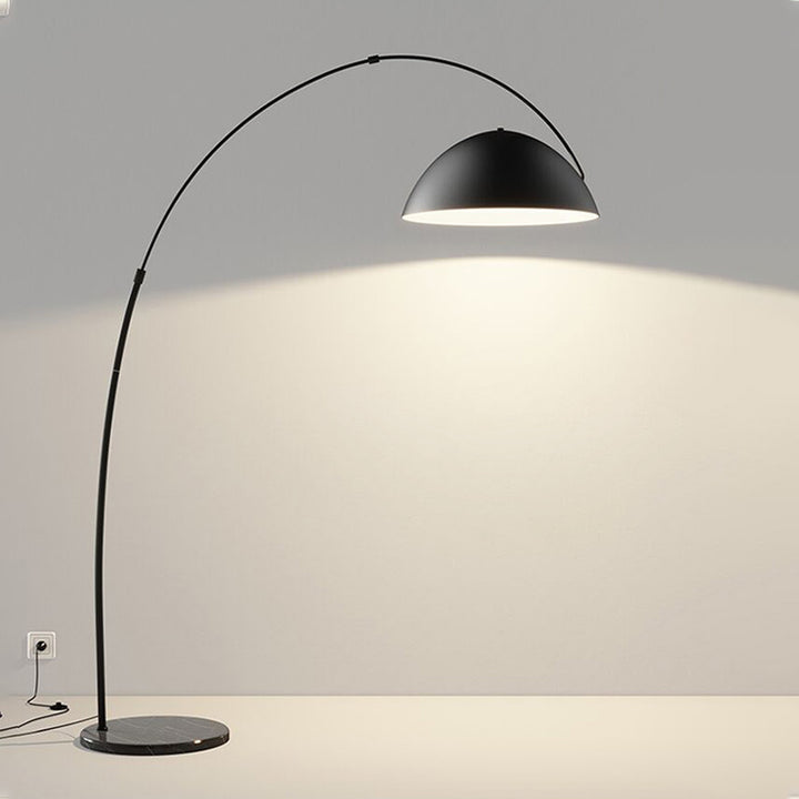 Zeitgenössische skandinavische halbkreisförmige gebogene Eisen-Metall-Marmor 1-Licht Stehlampe für Wohnzimmer 