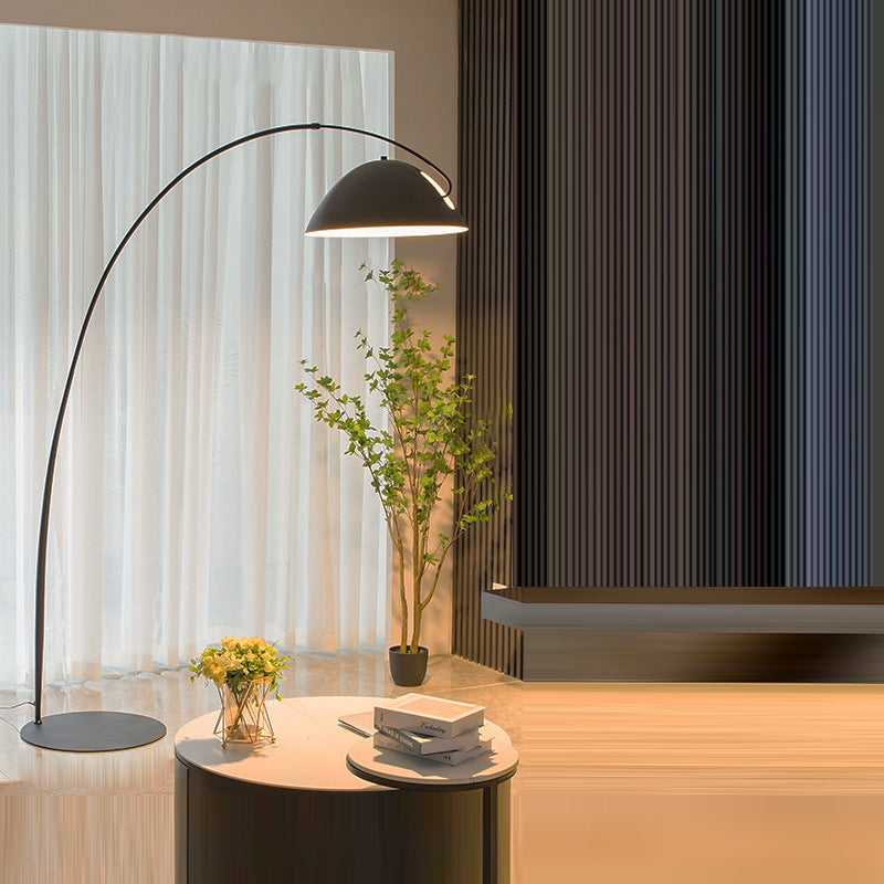 Lampe de sol contemporaine scandinave en métal de fer incurvé semi-circulaire avec un abat-jour en marbre pour salon 
