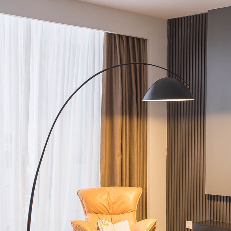 Lampe de sol contemporaine scandinave en métal de fer incurvé semi-circulaire avec un abat-jour en marbre pour salon 