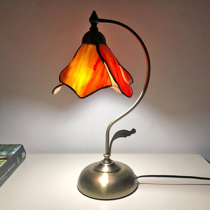 Lampe de table 1 lumière en fer et verre conique traditionnel Tiffany pour chambre 