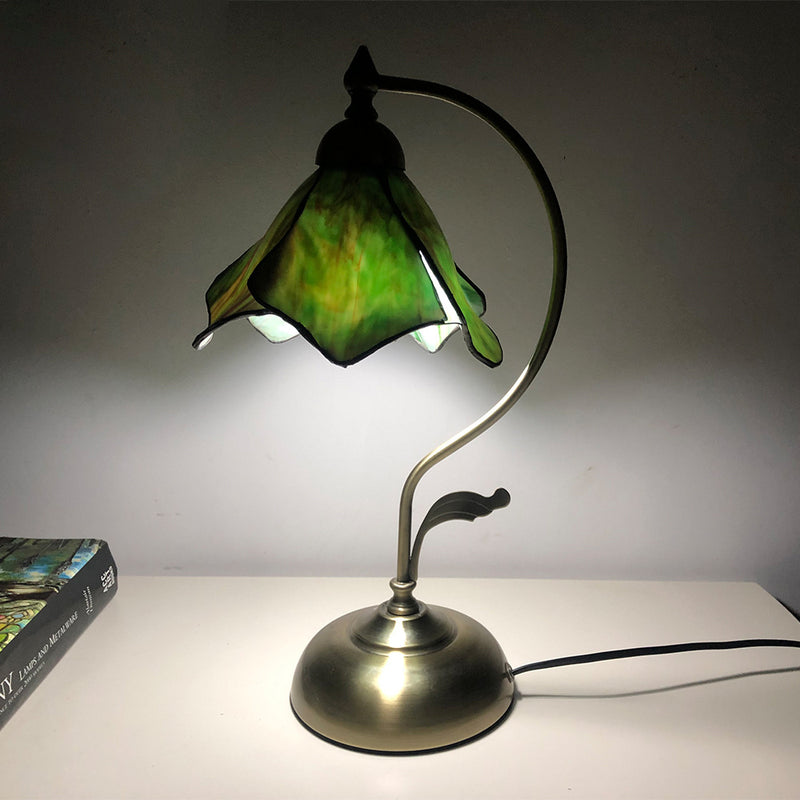 Traditional Tiffany Conical Glass Iron 1-Light Table Lamp For Bedroom