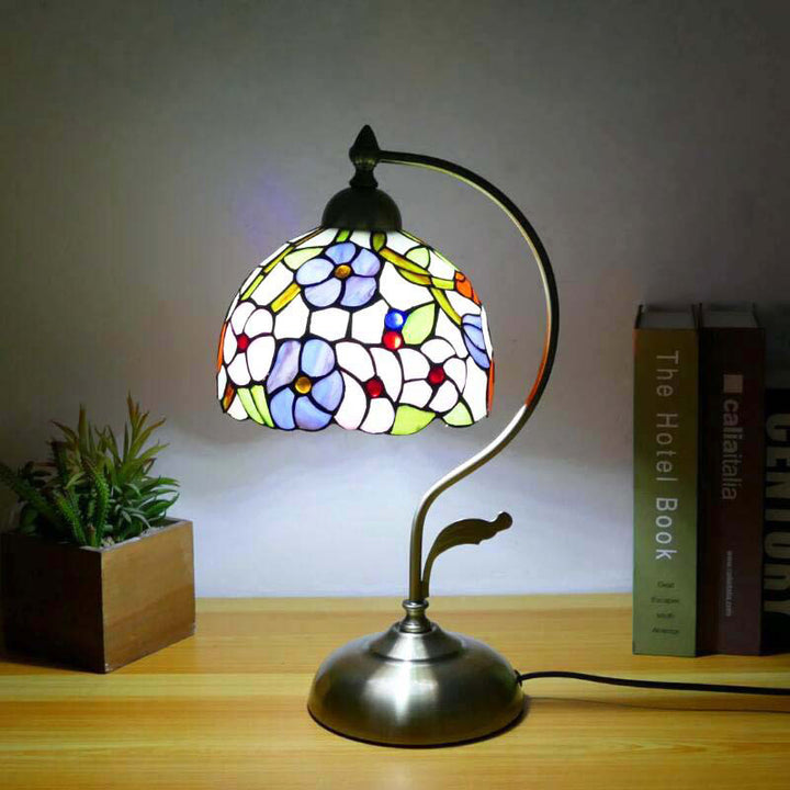 Lampe de table traditionnelle Tiffany à motif semi-circulaire en verre et fer avec 1 lumière pour salon 