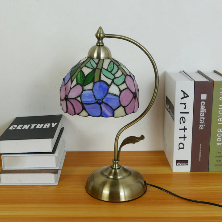 Lampe de table traditionnelle Tiffany à motif semi-circulaire en verre et fer avec 1 lumière pour salon 
