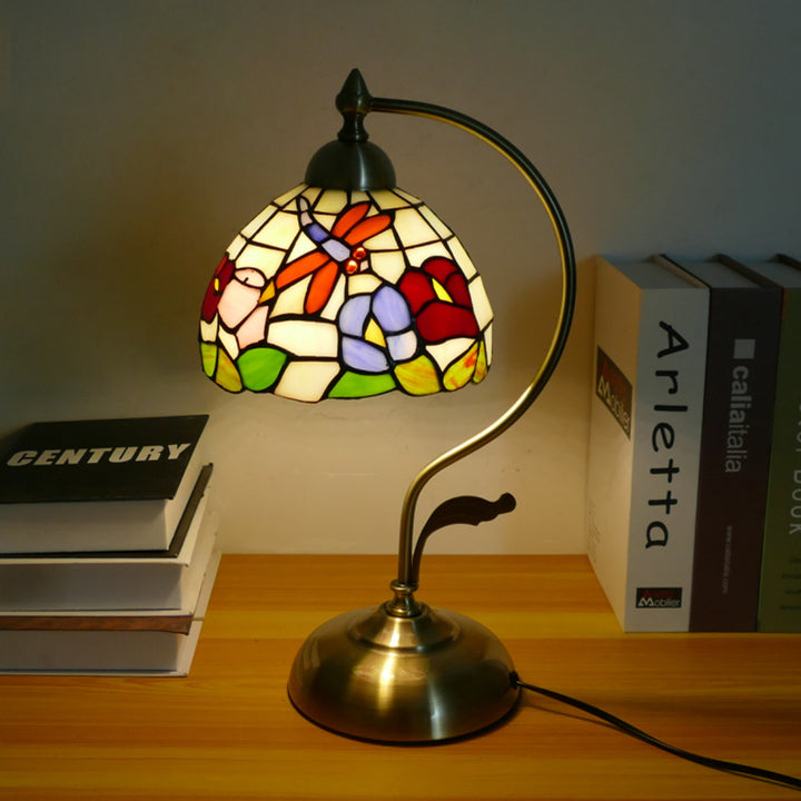 Traditionelle Tiffany-Halbrundmuster-Glas-Eisen-1-Licht-Tischlampe für das Wohnzimmer 