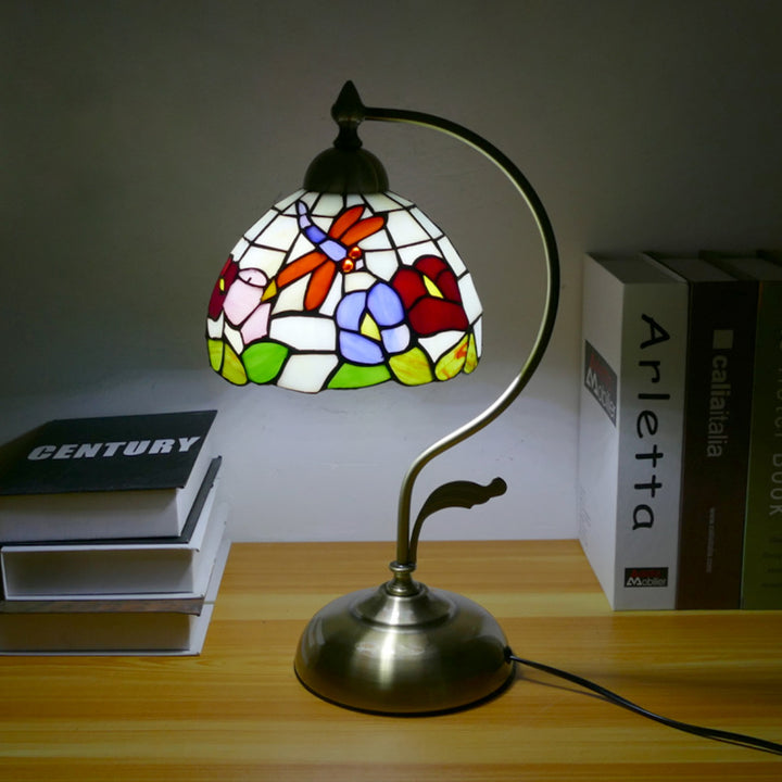 Traditionelle Tiffany-Halbrundmuster-Glas-Eisen-1-Licht-Tischlampe für das Wohnzimmer 