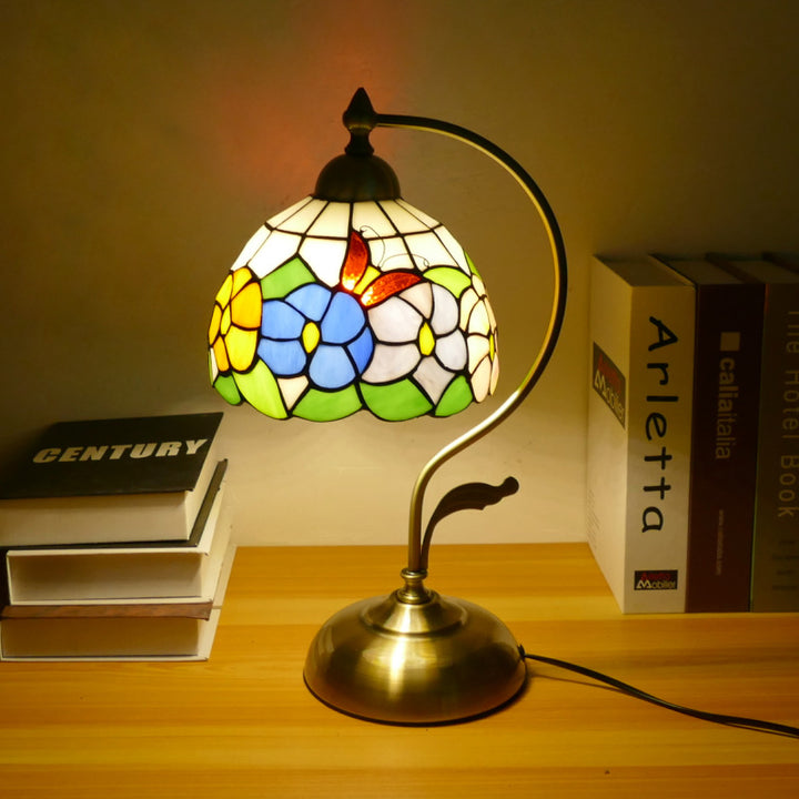Traditionelle Tiffany-Halbrundmuster-Glas-Eisen-1-Licht-Tischlampe für das Wohnzimmer 