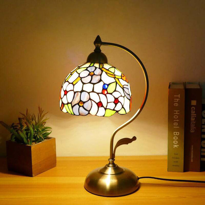 Traditionelle Tiffany-Halbrundmuster-Glas-Eisen-1-Licht-Tischlampe für das Wohnzimmer 