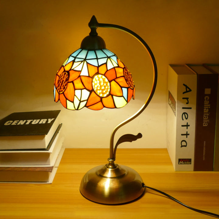 Traditionelle Tiffany-Halbrundmuster-Glas-Eisen-1-Licht-Tischlampe für das Wohnzimmer 