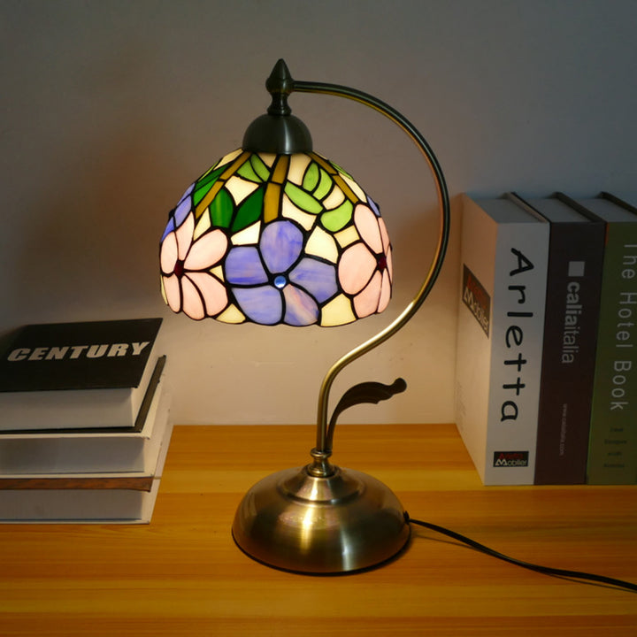 Traditionelle Tiffany-Halbrundmuster-Glas-Eisen-1-Licht-Tischlampe für das Wohnzimmer 