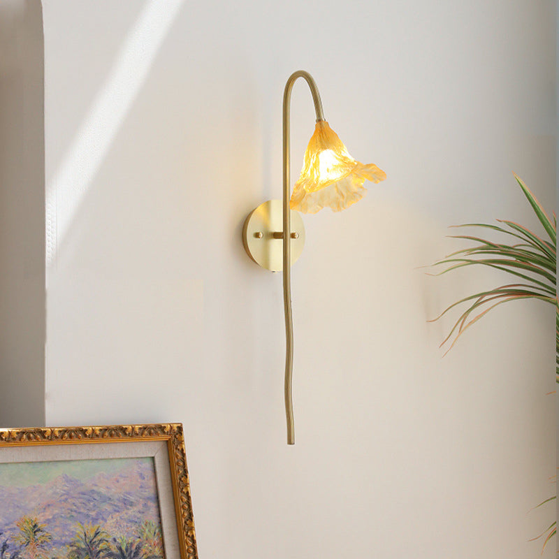 Traditionelle chinesische lang ausgestellte Blume glasierte Kupfer 1-Licht Wandleuchte für das Wohnzimmer 