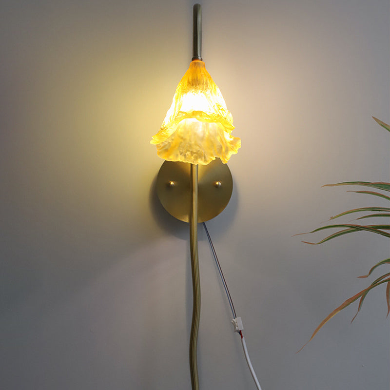 Traditionelle chinesische lang ausgestellte Blume glasierte Kupfer 1-Licht Wandleuchte für das Wohnzimmer 