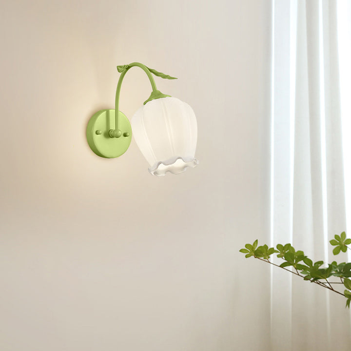 Applique murale en fer à 1 lumière avec abat-jour en verre rond et courbé de style floral traditionnel français pour salon 