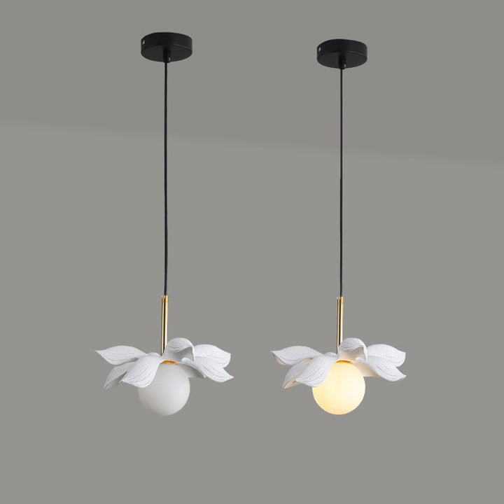 Lustre suspendu à une lumière en métal résine verre feuille personnalisé Orb créatif contemporain pour salon 