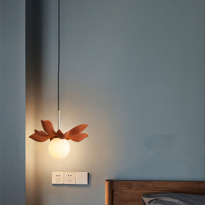 Lustre suspendu à une lumière en métal résine verre feuille personnalisé Orb créatif contemporain pour salon 