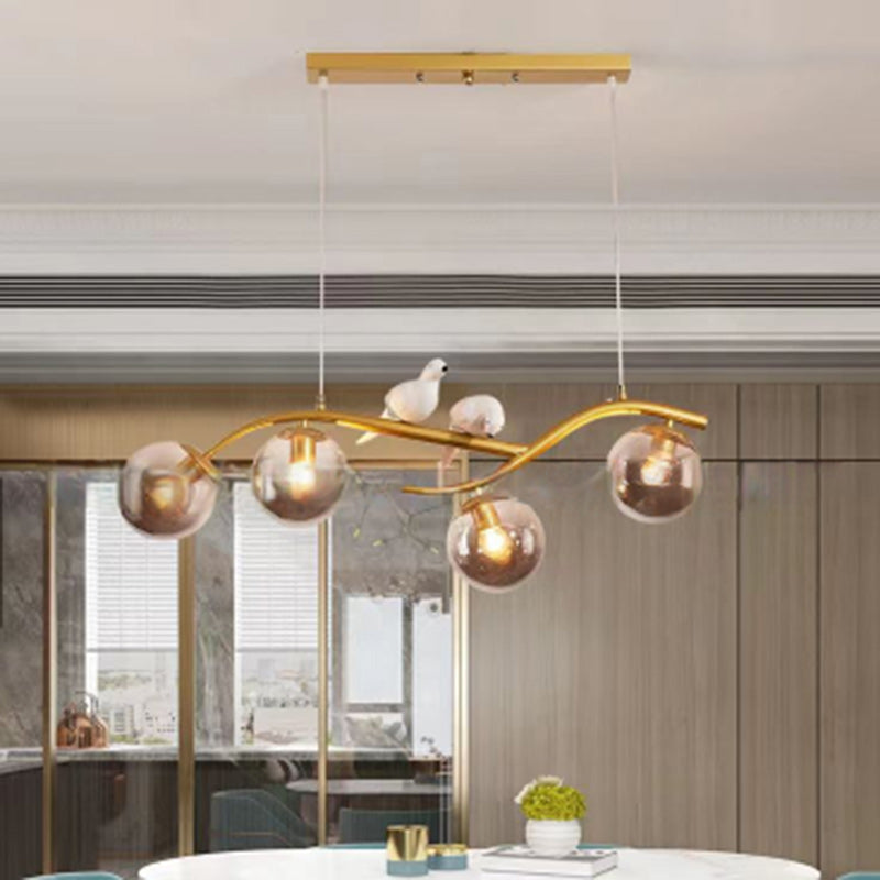 Zeitgenössischer skandinavischer Zauberbohnen-Bend-Birdie-Acryl-Eisen-4-Licht-Kronleuchter für das Wohnzimmer 