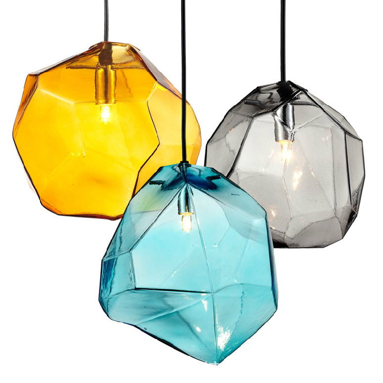 Traditionelle Vintage Hängeleuchte mit unregelmäßig geformtem Glasstein und Metall für das Wohnzimmer 
