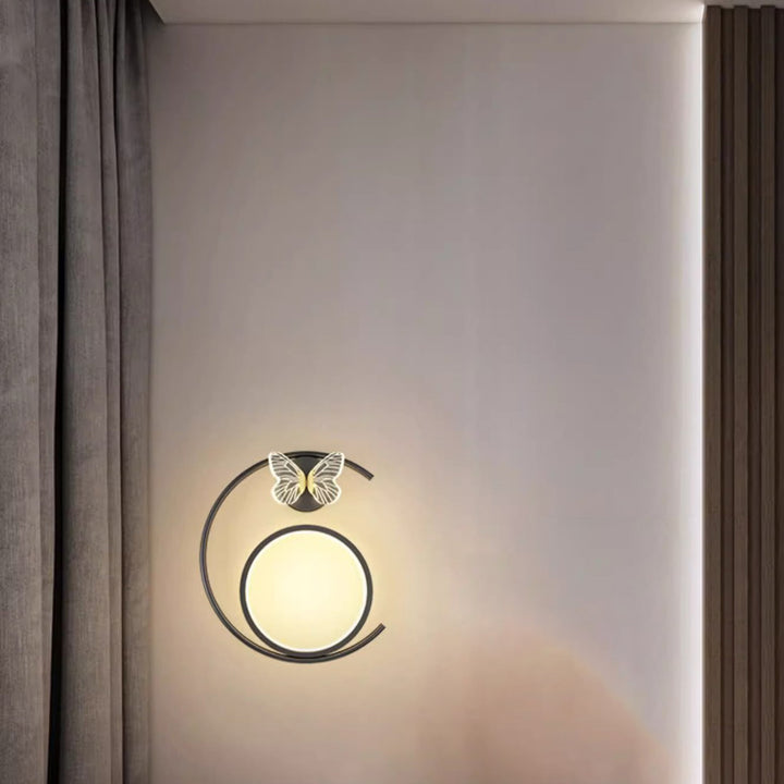 Lampe murale LED en fer en silicone incurvée moderne de luxe en forme de papillon pour salon 