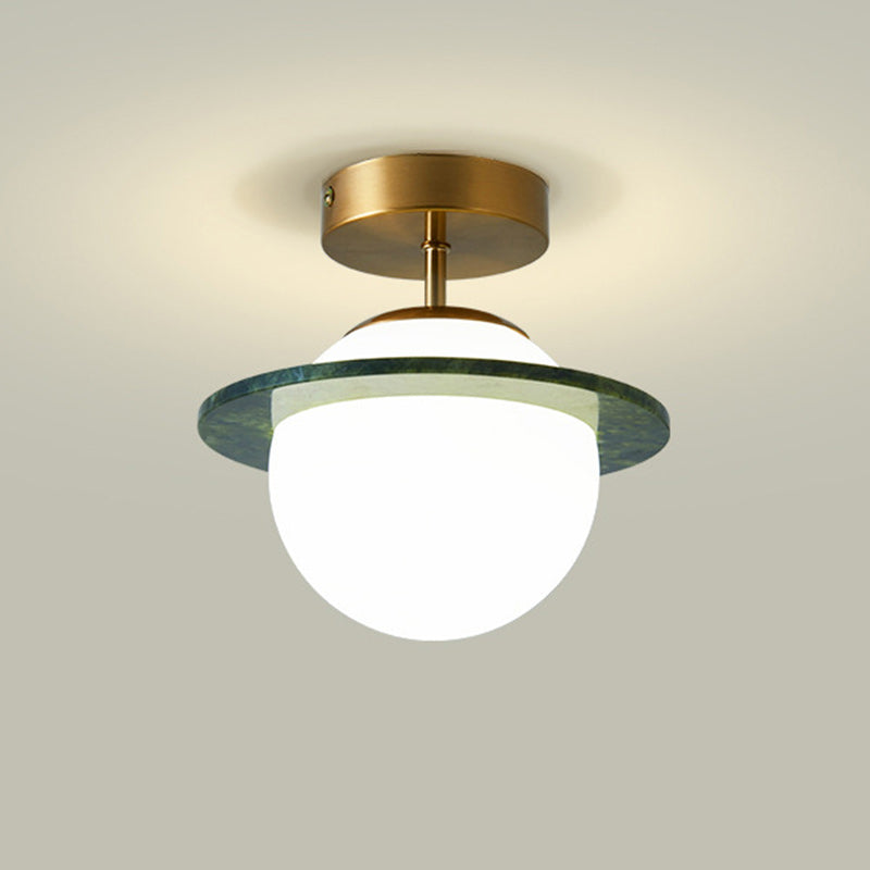 Zeitgenössische kreative runde Kugel Glas Jade Hardware 1-Licht Semi-Flush Mount Deckenleuchte für Wohnzimmer 