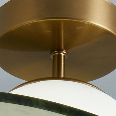 Zeitgenössische kreative runde Kugel Glas Jade Hardware 1-Licht Semi-Flush Mount Deckenleuchte für Wohnzimmer 