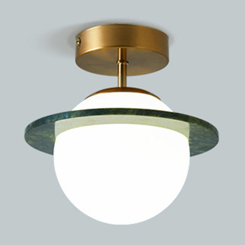 Zeitgenössische kreative runde Kugel Glas Jade Hardware 1-Licht Semi-Flush Mount Deckenleuchte für Wohnzimmer 