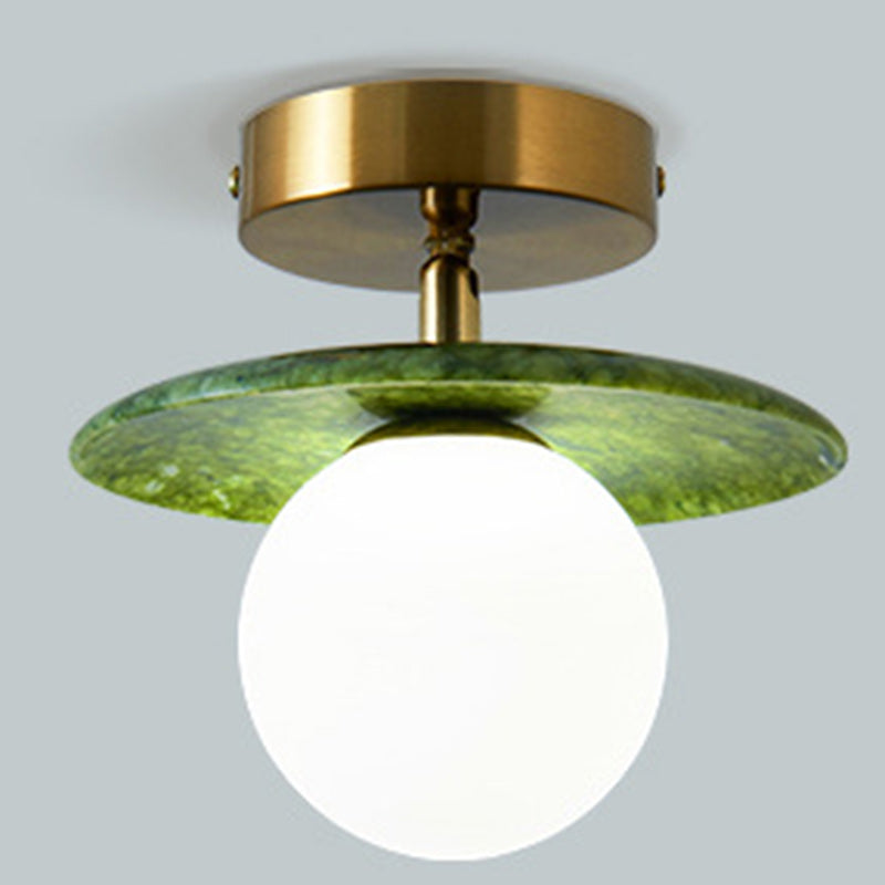 Zeitgenössische kreative runde Kugel Glas Jade Hardware 1-Licht Semi-Flush Mount Deckenleuchte für Wohnzimmer 