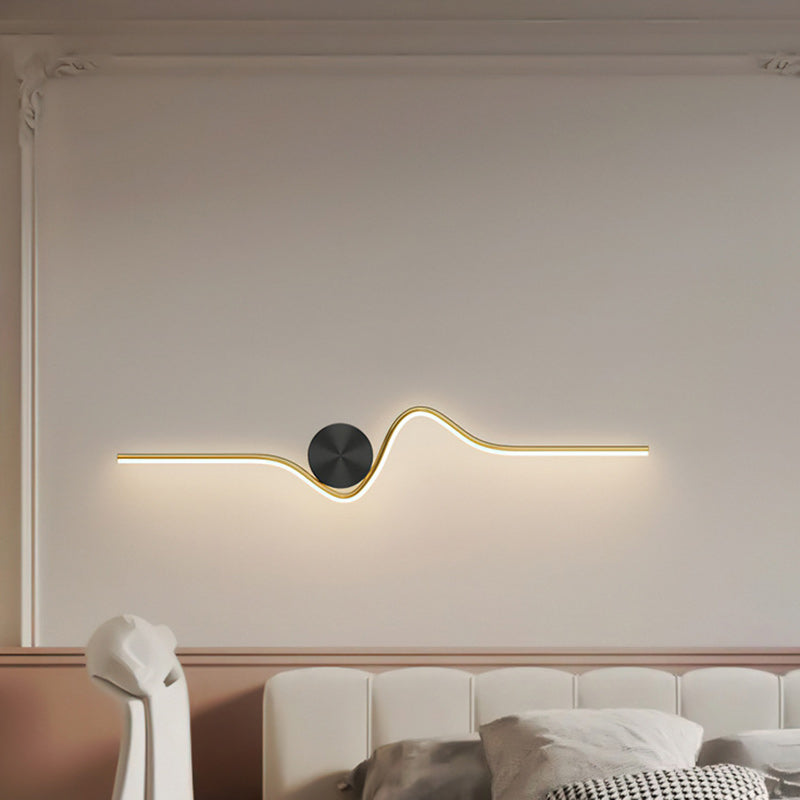 Lampe murale LED en laiton silicone à ligne courbe simplicité moderne pour chambre 