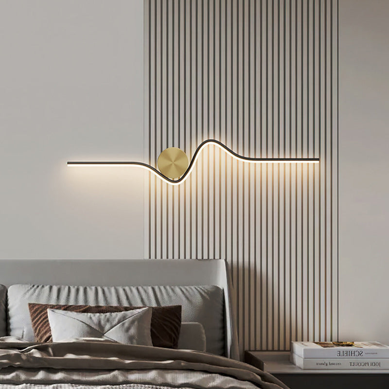 Lampe murale LED en laiton silicone à ligne courbe simplicité moderne pour chambre 