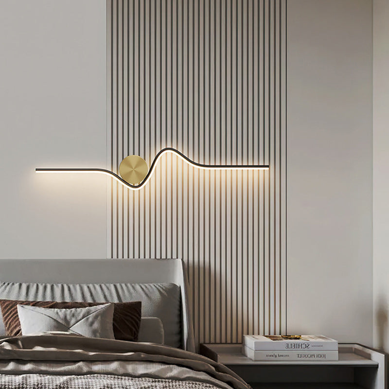 Lampe murale LED en laiton silicone à ligne courbe simplicité moderne pour chambre 