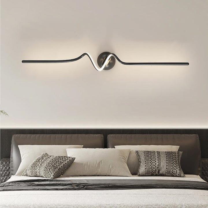 Zeitgenössische kreative Linie Biegung Lange Silikon Aluminium LED Wandleuchte für Schlafzimmer 