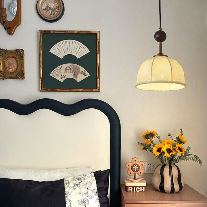 Lustre suspendu à 1 lumière en tissu orbe demi-rond chinois traditionnel avec bois massif et fer pour salon 