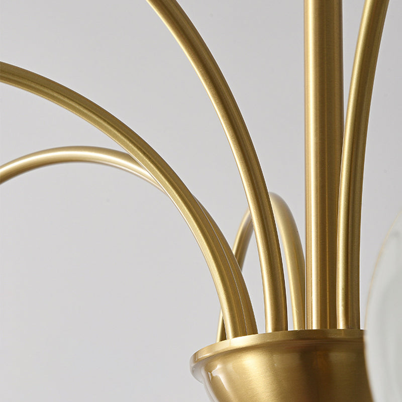 Lustre traditionnel en laiton avec abat-jour en verre rond et motif d&