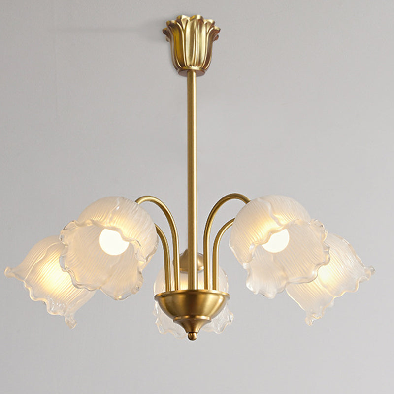 Lustre traditionnel en laiton avec abat-jour en verre rond et motif d&