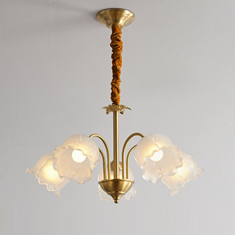 Lustre traditionnel en laiton avec abat-jour en verre rond et motif d&