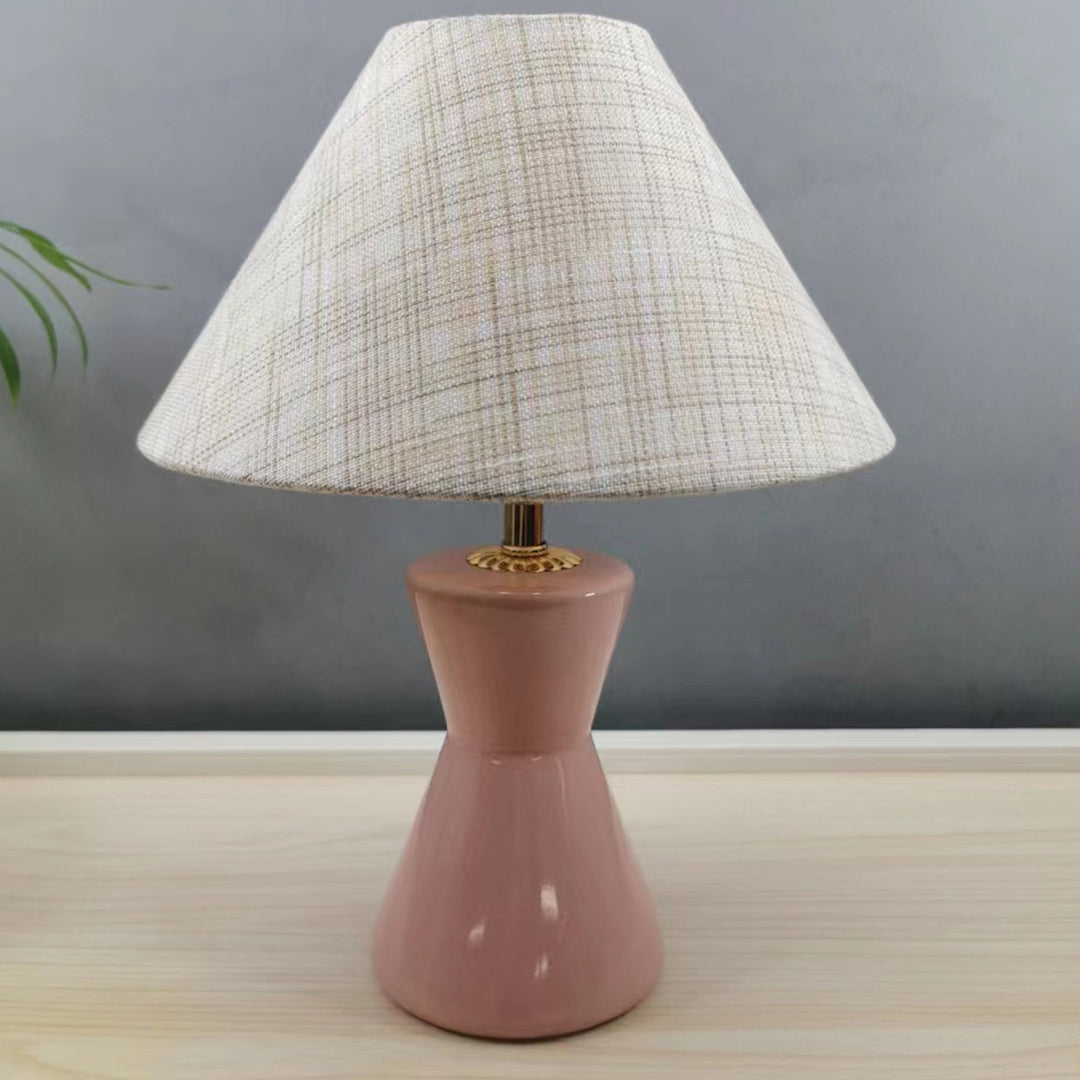 Zeitgenössische skandinavische distressed Sanduhrform runde Stoffkeramik 1-Licht Tischlampe für das Schlafzimmer 