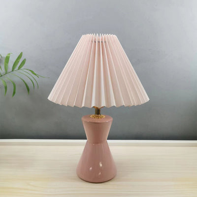 Zeitgenössische skandinavische distressed Sanduhrform runde Stoffkeramik 1-Licht Tischlampe für das Schlafzimmer 