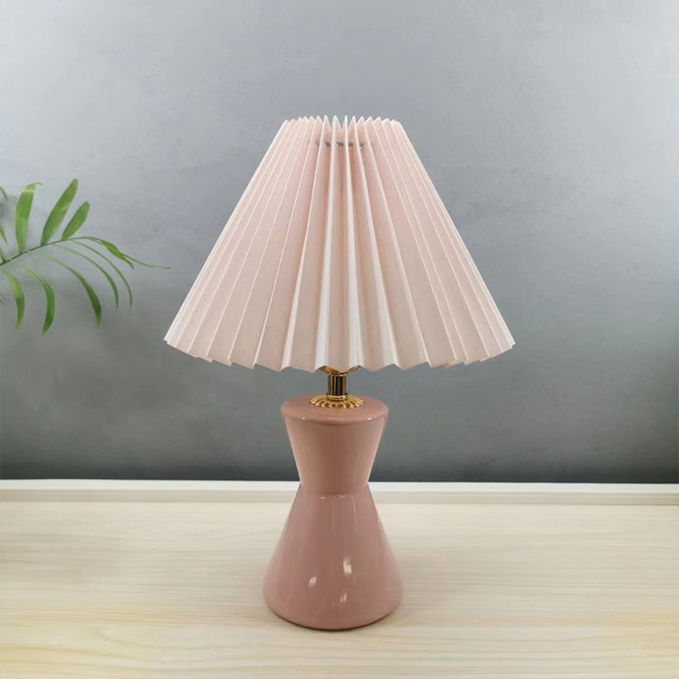 Zeitgenössische skandinavische distressed Sanduhrform runde Stoffkeramik 1-Licht Tischlampe für das Schlafzimmer 