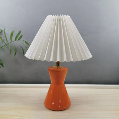 Zeitgenössische skandinavische distressed Sanduhrform runde Stoffkeramik 1-Licht Tischlampe für das Schlafzimmer 