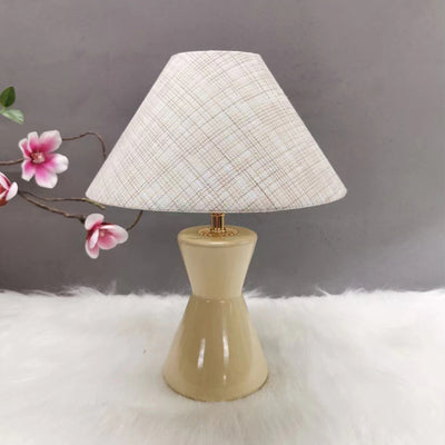 Zeitgenössische skandinavische distressed Sanduhrform runde Stoffkeramik 1-Licht Tischlampe für das Schlafzimmer 