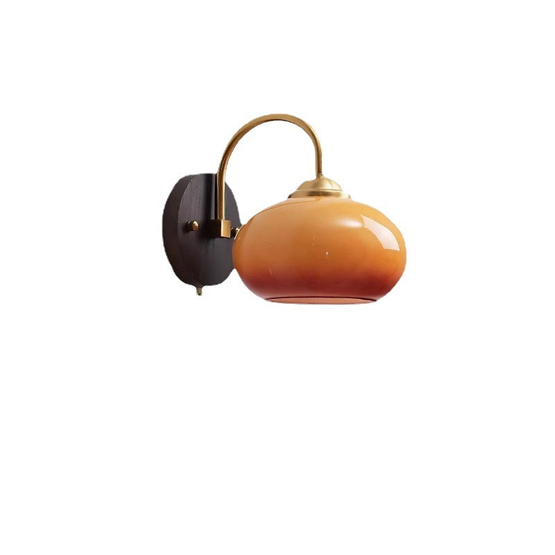 Lámpara de pared de 1 luz de hierro de madera de fresno con vidrio curvado redondo medio abierto tradicional chino para dormitorio 
