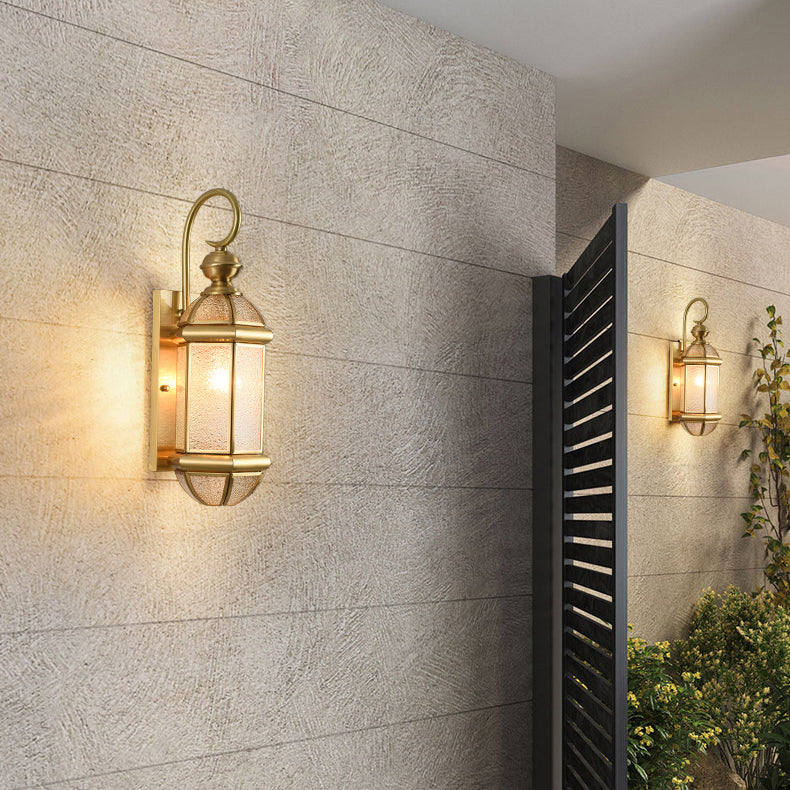 Lámpara de pared contemporánea escandinava hexagonal redonda de vidrio impermeable de latón de 1 luz para patio exterior 