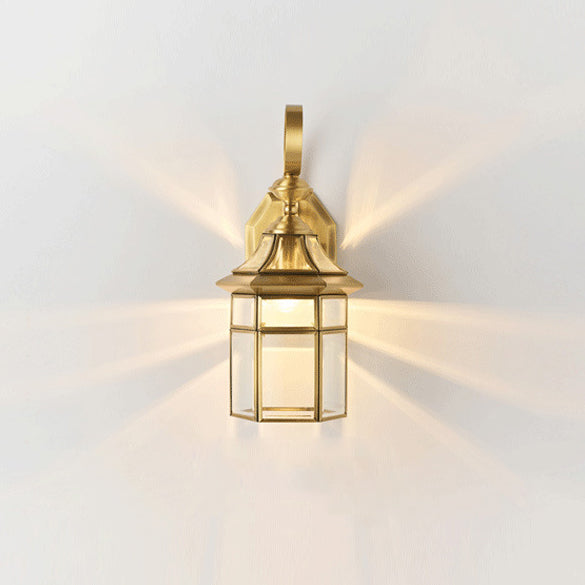 Zeitgenössische nordische sechseckige Glocken-Wandlampe aus wasserdichtem Glas und Messing mit 1 Licht für den Außenbereich 