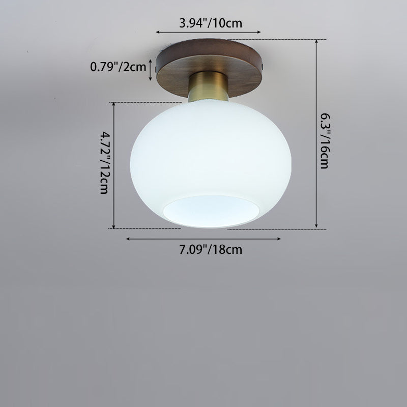 Traditionelle chinesische runde Kugel Glas Walnuss Messing 1-Licht Semi-Flush Mount Deckenleuchte für Schlafzimmer 
