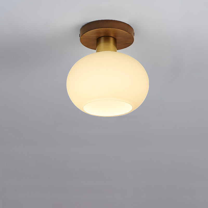 Traditionelle chinesische runde Kugel Glas Walnuss Messing 1-Licht Semi-Flush Mount Deckenleuchte für Schlafzimmer 