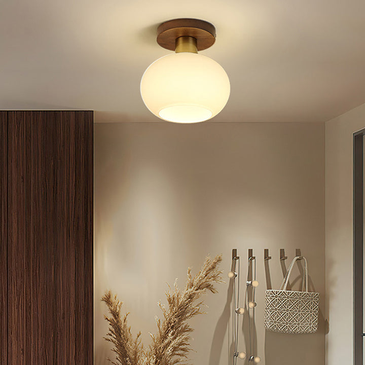 Plafonnier semi-encastré 1 lumière en laiton et noyer avec globe en verre rond chinois traditionnel pour chambre à coucher 
