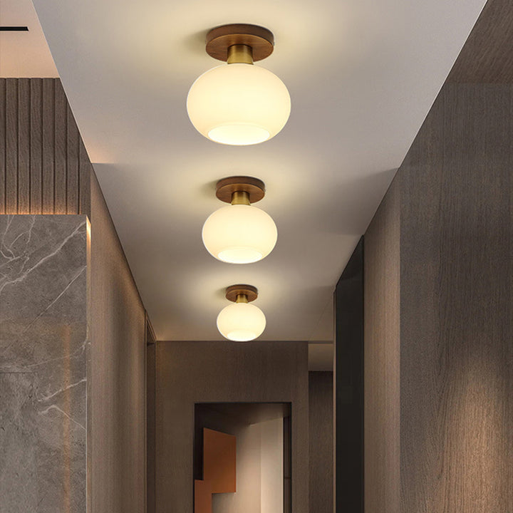 Plafonnier semi-encastré 1 lumière en laiton et noyer avec globe en verre rond chinois traditionnel pour chambre à coucher 
