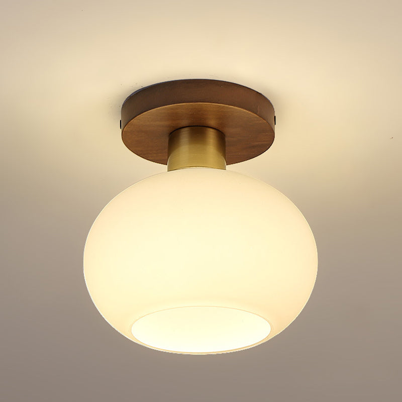 Traditionelle chinesische runde Kugel Glas Walnuss Messing 1-Licht Semi-Flush Mount Deckenleuchte für Schlafzimmer 