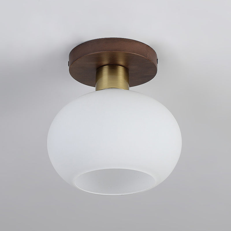 Traditionelle chinesische runde Kugel Glas Walnuss Messing 1-Licht Semi-Flush Mount Deckenleuchte für Schlafzimmer 